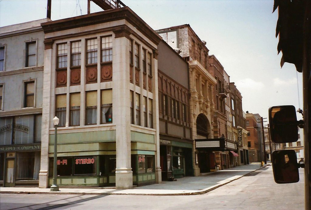 Usj情報局 L C A Studios على تويتر ちなみにこの建物はニューヨークに実在する パレスシアター をモデルに作られてますが なので外観もそっくり ユニバーサル スタジオではあまり設定とか気にせず色々な映画に登場させています 色々な映画で 使いまわすことが