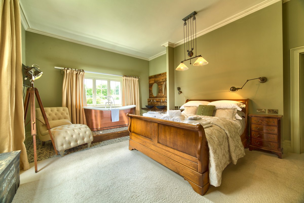BackwellHouse's tweet photo. Win 2x £500 @iescape hotel vouchers by voting for us in the #iescapeawards https://t.co/HvFTsQeFc8 We’d love your support!🍾
@BackwellHouse has been nominated in the 'Extra Special Decor' category 😍
#backwellhouse #prize #decor #boutiquehotel #visitbristol https://t.co/36cJcTdIkT