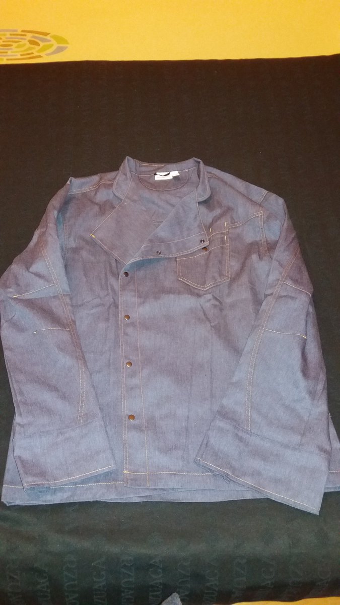 enterat's tweet photo. ENRIQUE ha recibido en casa la chaquetilla de Bragard España que ganó hace unos días en nuestra web. ¡Que cocines mucho con ella! #premiosENT https://t.co/L5yX5kdZ93