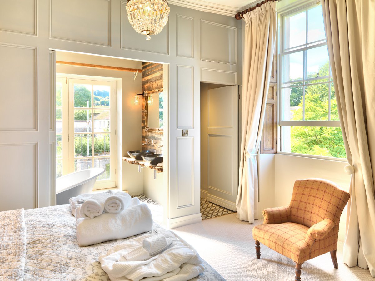 BackwellHouse's tweet photo. Win 2x £500 @iescape hotel vouchers by voting for us in the #iescapeawards https://t.co/HvFTsQeFc8 We’d love your support!🍾
@BackwellHouse has been nominated in the 'Extra Special Decor' category 😍
#backwellhouse #prize #decor #boutiquehotel #visitbristol https://t.co/36cJcTdIkT