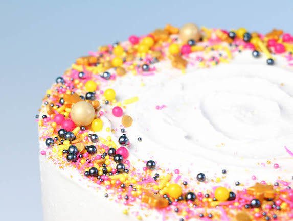 CakesClub's tweet image. "5 Tips for Making Your Own Custom Sprinkle Blend" via The Craftsy Cake Decorating Blog: