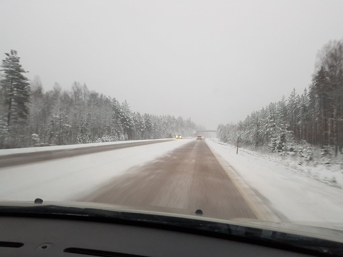 VauhkonenAntti's tweet photo. #talvisaa #ajetaan #Kouvola'an #varovasti #kiiruhtaa https://t.co/kYDVTfm5Q7