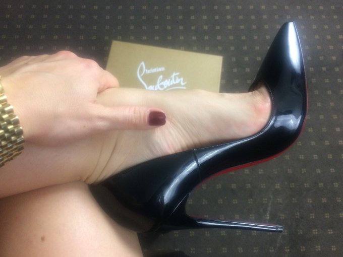 What the #empress wants, the empress gets! #ThursdayThoughts @RT4FD @rtdumb @RTSlutt @King_Maximuss @RT4Tat2<a href="/tag/empress"class="tags">#empress</a><a href="/tag/thursdaythoughts"class="tags">#ThursdayThoughts</a>