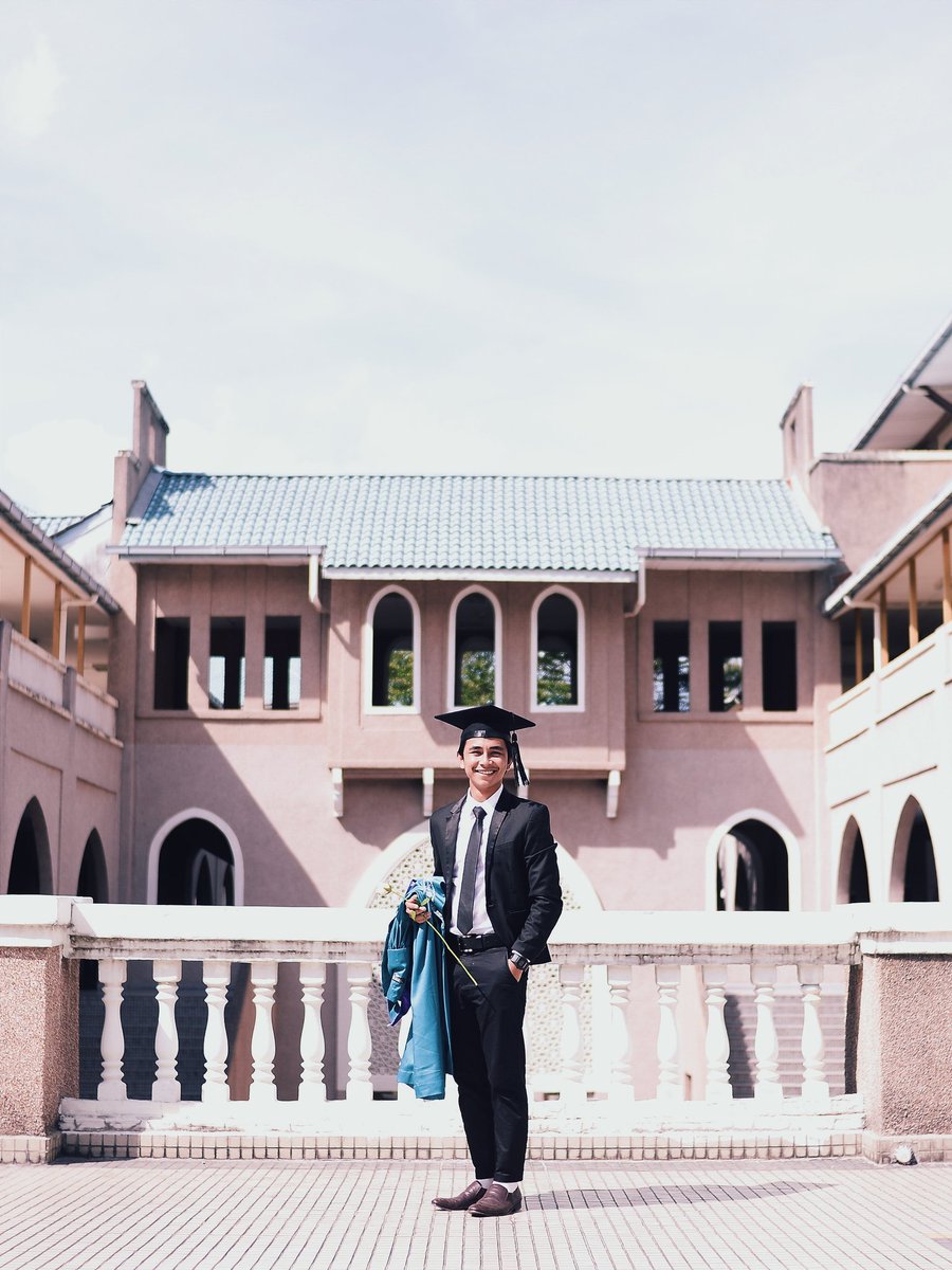 mohdiirfan's tweet photo. Alhamdulillah
Bachelor of Science in Architectural Studies with Honors.
Notice and hire me please @kovrasport
#33rdiiumconvocation
Photo by @globetrotttr_ dan @siddiqhatta https://t.co/Yldk39KllB