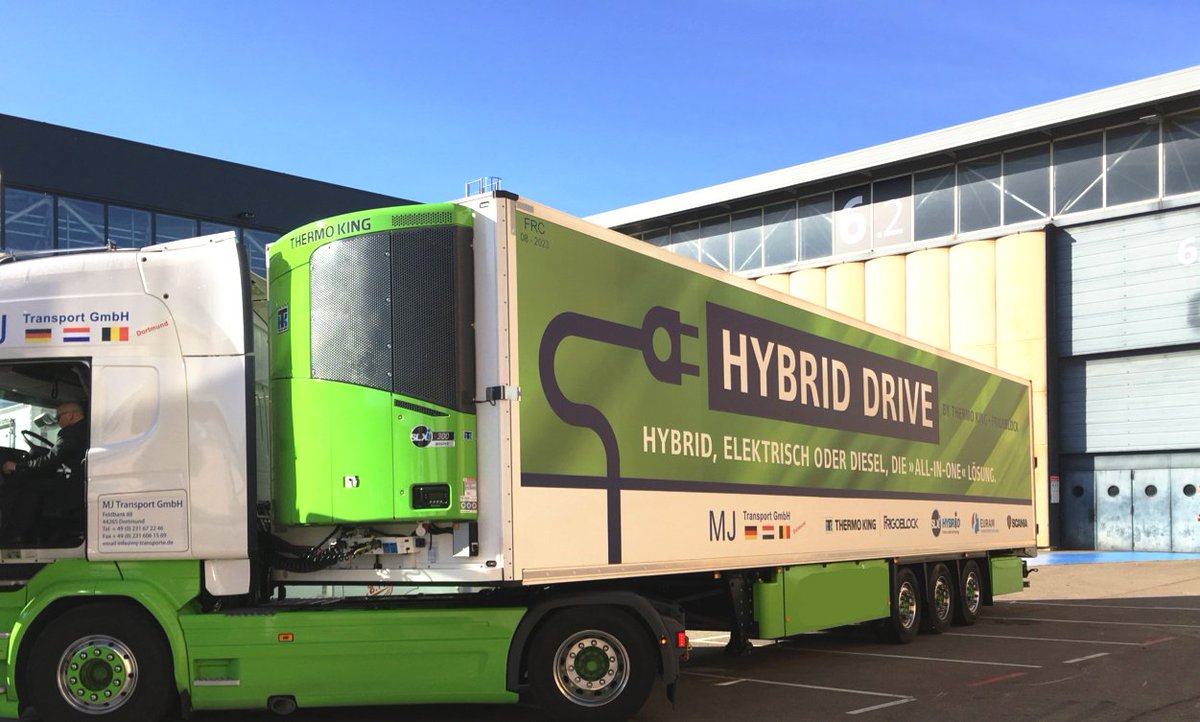 frigoblock_eu's tweet photo. #Exhibition is in full flow #Solutrans2017! Showcasing our leading #sustainable solutions in #Lyon/#France #discover #slxi #hybrid #live https://t.co/a0obMYv2eQ https://t.co/zGSHSnGPUB