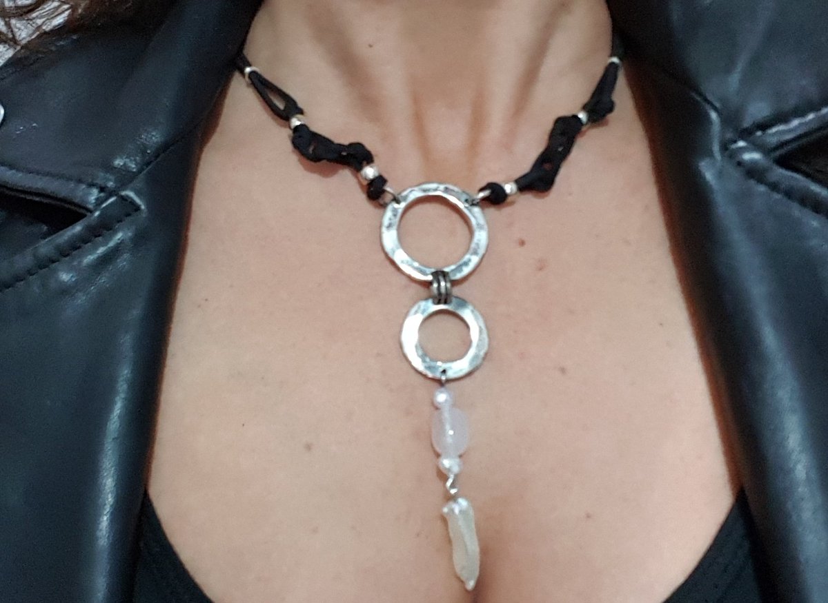 Lolandsilver2's tweet photo. NUEVA COLECCION!!!
#Boho PIEZAS EXCLUSIVAS!!
#Collar de #Cuero y #Plata y #PerlaBarroca Natural (única)
#Handmade #CraftSilver #Art #Leather #Madrid
Ideal con cualquier look!!! https://t.co/JQyJY43eRv