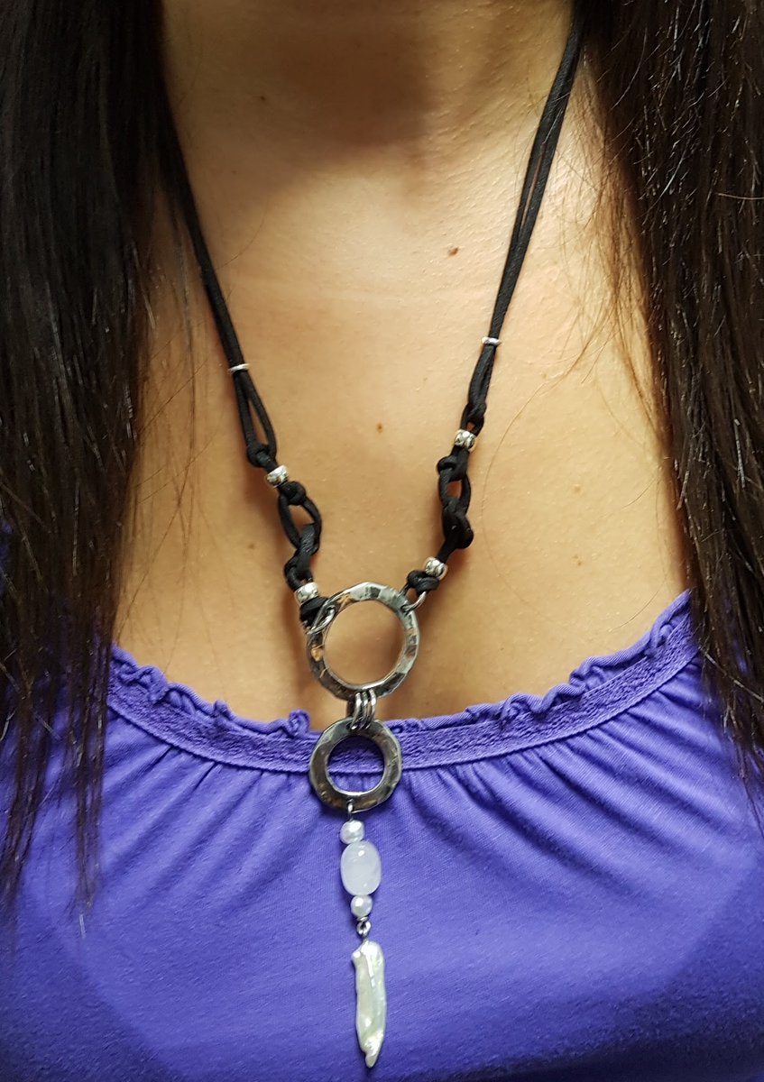 Lolandsilver2's tweet photo. NUEVA COLECCION!!!
#Boho PIEZAS EXCLUSIVAS!!
#Collar de #Cuero y #Plata y #PerlaBarroca Natural (única)
#Handmade #CraftSilver #Art #Leather #Madrid
Ideal con cualquier look!!! https://t.co/JQyJY43eRv