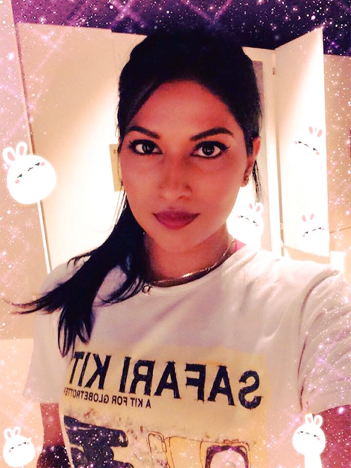 Di_Kumarasinghe's tweet photo. Today is your day, go out there and #shine ✨ Take a #chance 🙂 You can be #brighter than you ever thought you could be! 
#DK #dilinikumarasinghe #shinebright #diamond #shinebrightlikeadiamond #Thursday #morning #srilankan #srilankangirl #fashionista #style #globetrotter https://t.co/qEP22aOmb5