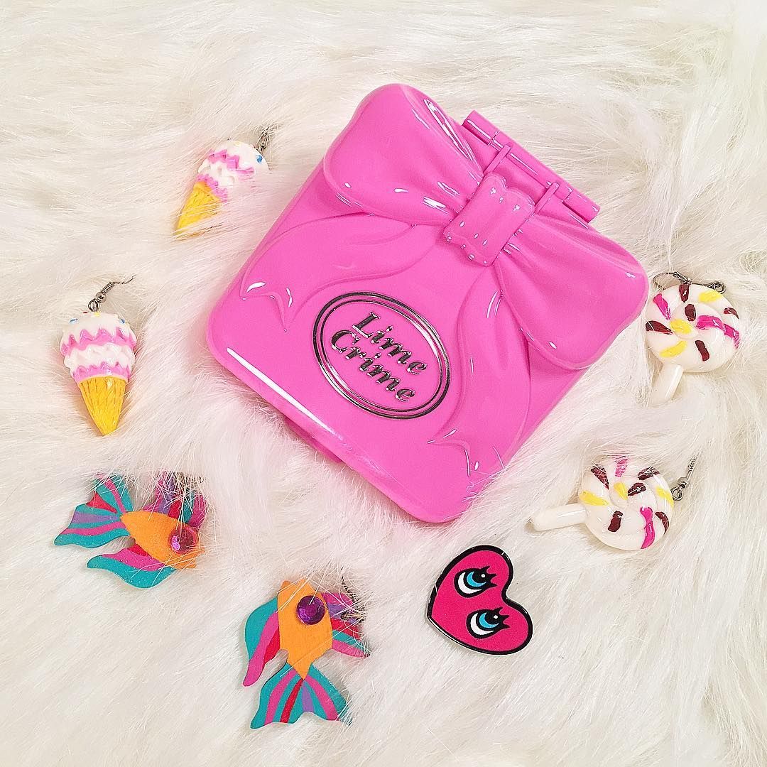 limecrime's tweet image. Psst... all of our #PocketCandy Palettes are on sale 💕 Head to limecrime.com/sale thru #BlackFriday to save (📸: @mimi.c.collins via Instagram)