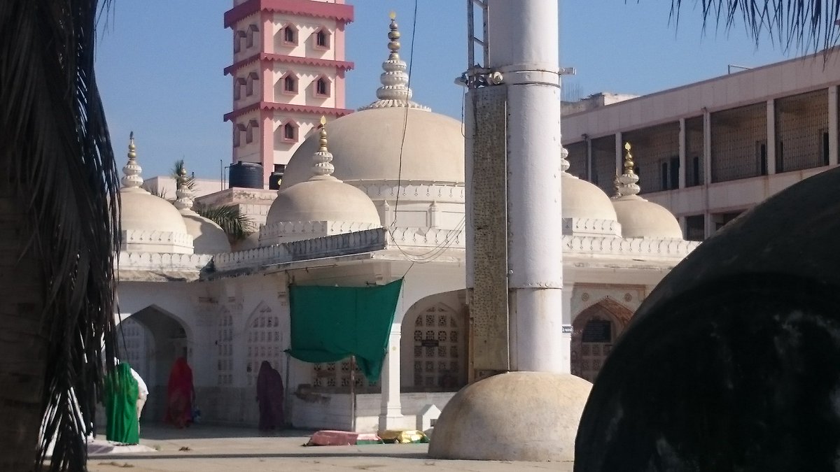 PiranaDargah's tweet photo. like our facebook page  :- https://t.co/greMuqwUpu

#PiranaDargah #Satpanth #Nishkalanki #Piranatemple #Realpatidar #Sanatan #Imamuddin #Kufreshikan #imamshahbawadargah #SufiShrine https://t.co/dBgKdTgmjS