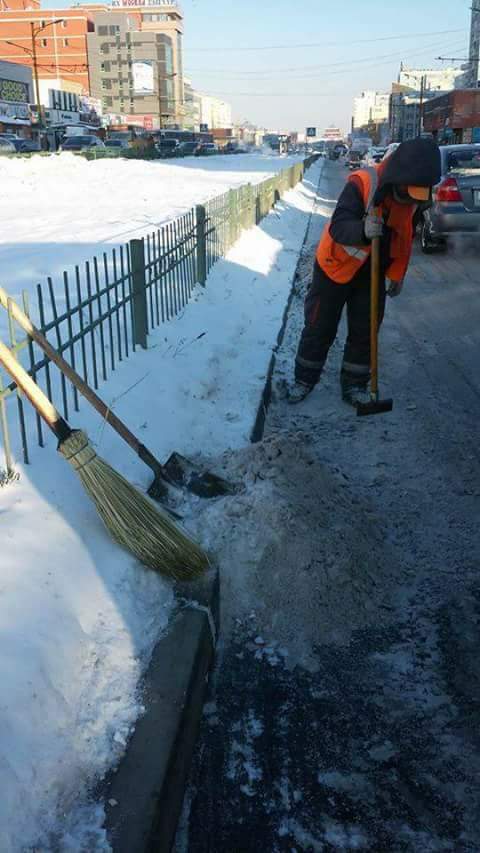 Согтуугаар тээврийн хэрэгсэл жолоодсон нөхдүүдээр 30 хоног цас цэвэрлүүлэх санал яваад байна. ТҮК-н ажилчдад тус дэмтэй юм. Дэмжиж байвал цааш нь #түгээе!!! #гэнээ