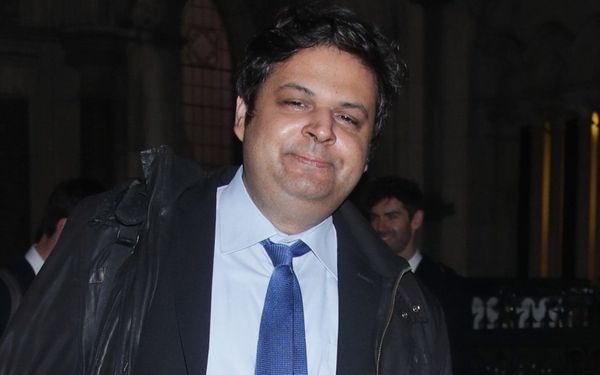 CapaMag's tweet photo. Oxford Üniversitesi hukuk bölümü mezunu Faiz Siddiqui, aldığı eğitimin kendisine hiç bir şey katmadığını iddia ederek okula 1,3 milyon dolarlık tazminat davası açtı. https://t.co/A1Ml4jPYEv