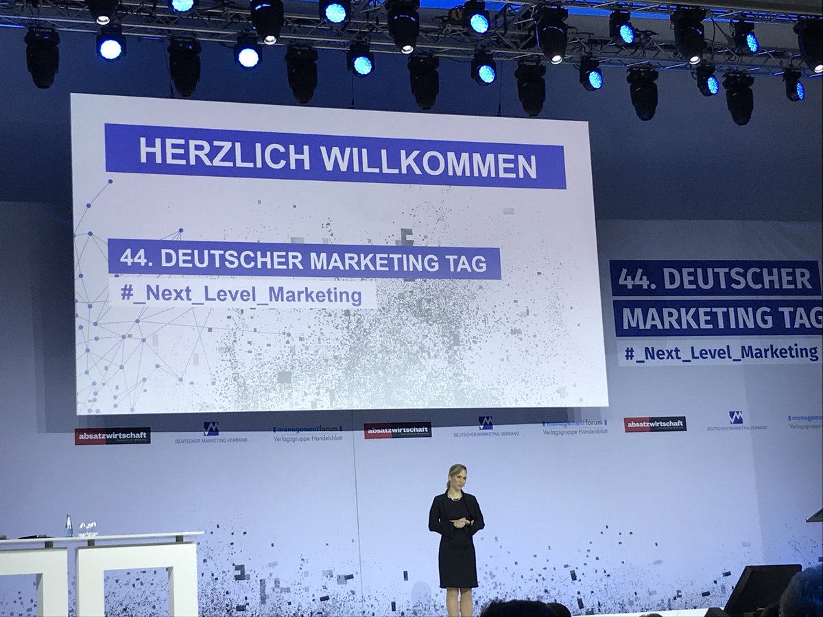 raphaelnoack's tweet photo. #dmt17 Heute beim Deutschen #Marketing Tag in #Frankfurt https://t.co/WQ45wEZU5g