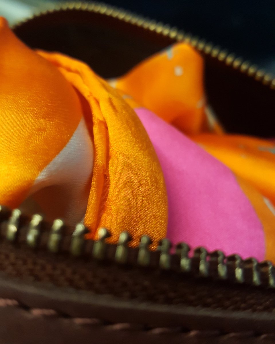 charcotstudio's tweet photo. On our way to Edinbrgh to meet with @kaytipeschke Editor of @CaboodleMag ๐ Excited! #floraMRI #silkscarf #youcanneverpacktoomuch #charcotstudio #caboodlemag https://t.co/8dlWMnOtCL