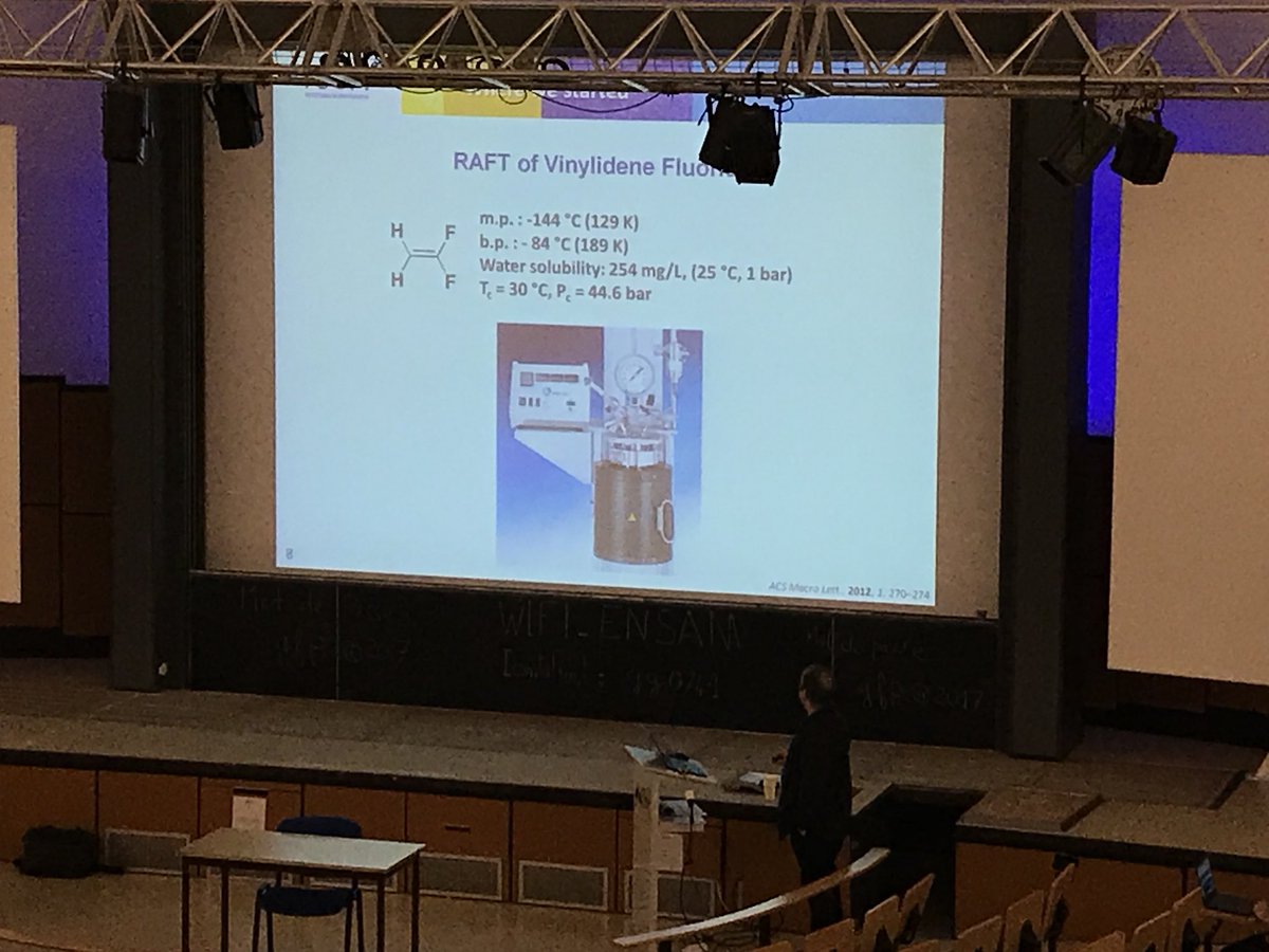 julnicolas's tweet photo. Vincent Ladmiral (ICGM) nous parle de la polymérisation RAFT de monomères fluorés #GFP2017 https://t.co/ZAnNC4f6tD