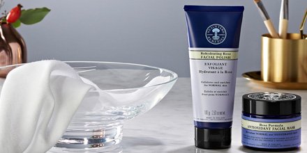 nyrorganicuk's tweet photo. Whilst your skin is damp, gently exfoliate using our Rehydrating Rose Facial Polish leaving you with a smoother complexion. https://t.co/mRpoWWFMlx