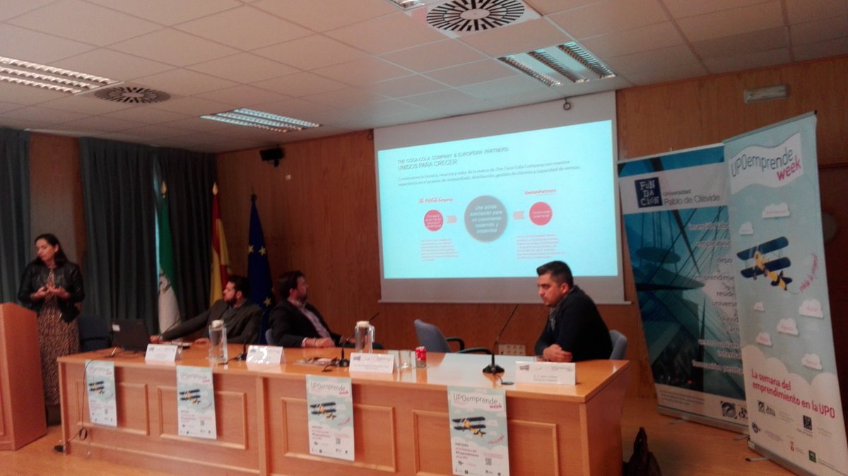 empleaemprende's tweet photo. El Emprendimiento en sector Turístico y de la Restauración se aborda en #UPOEMPRENDEWEEK con Manuela Carretero de @CocaCola, quién presenta la GIRA COCA-COLA que desarrolla el Emprendimiento Femenino, el año pasado formaron 4643 mujeres!!! https://t.co/Fy69RekCJy