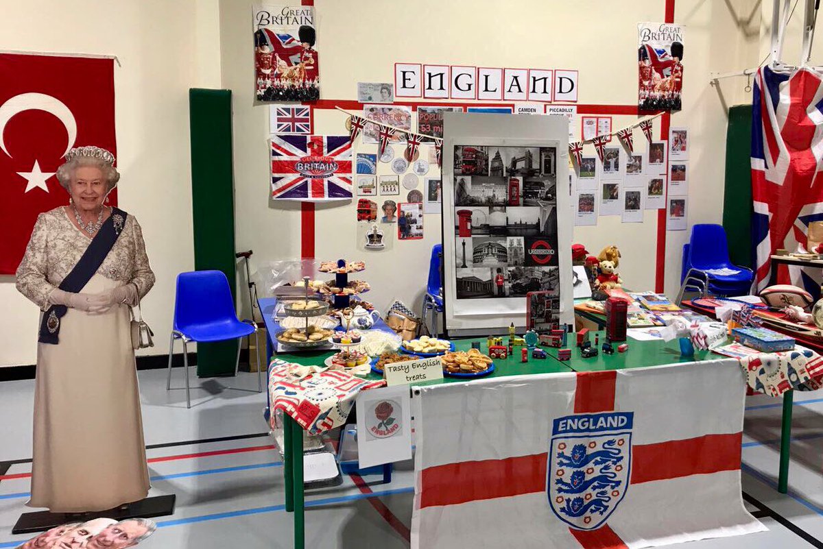 Thank you to HRH <a href="/RoyalFamily/">The Royal Family</a> for popping in for a cuppa <a href="/JPSDubai/">GEMS JPS</a> International Day celebrating diversity in Dubai #JPSinternationalDay #diversity #wellbeing