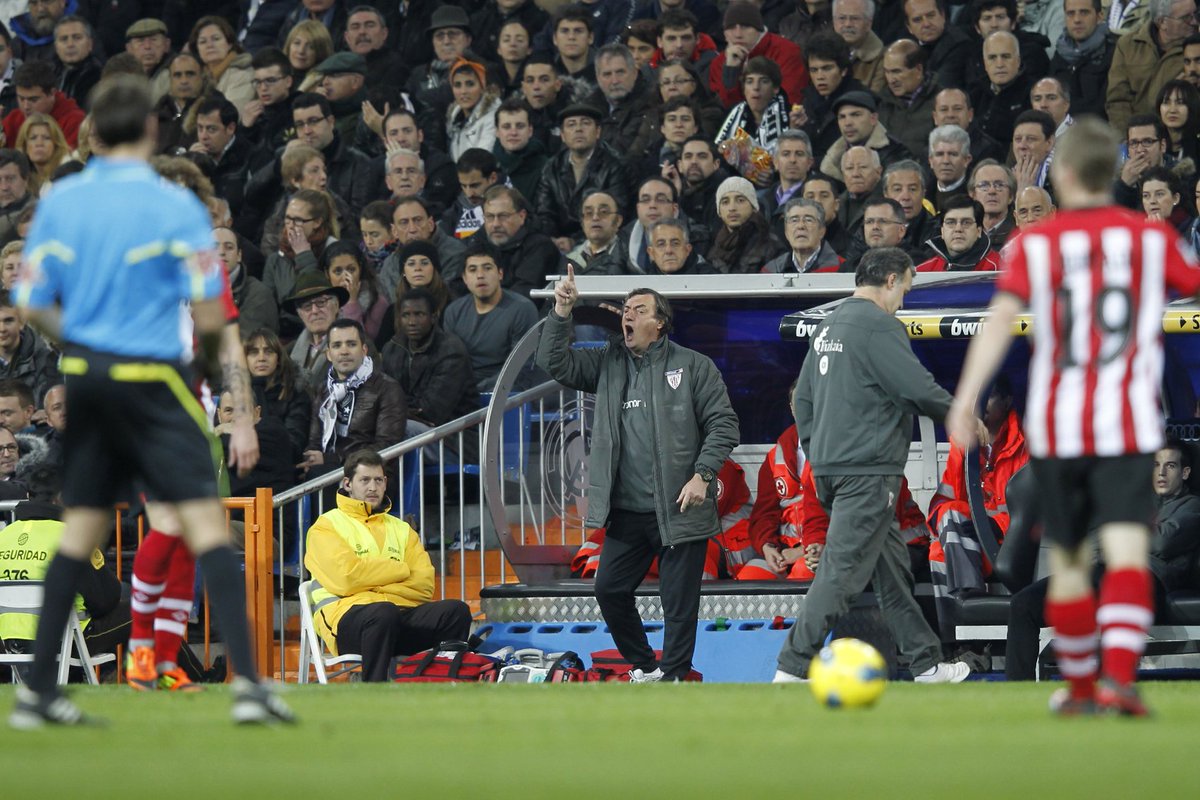 AthleticClub's tweet photo. Ha fallecido Luis María Bonini, ex preparador físico del Athletic Club (2011-2013) Queremos hacer llegar a familiares y amigos nuestro más sentido pésame. DEP. Se ha solicitado a la UEFA portar brazalete negro. https://t.co/o0U3FqKJMt