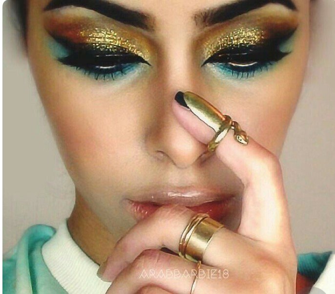 GRECIAN | Dramatic makeup for a Greek Goddess, could you wear this look?
📷 @cécile
#eventplanner #makeup #grecian #goddesss #model #pose #themedevents #eyes #dramatic #pose #love #party #event