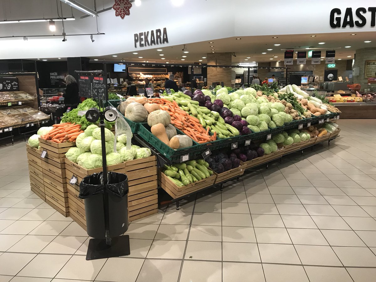 mikefruitnet's tweet photo. Mercator Centar, Belgrade: massive upmarket store, smart format, large range including big organics section. #ffsee17 #hypermarket https://t.co/yO9M2BLqgH