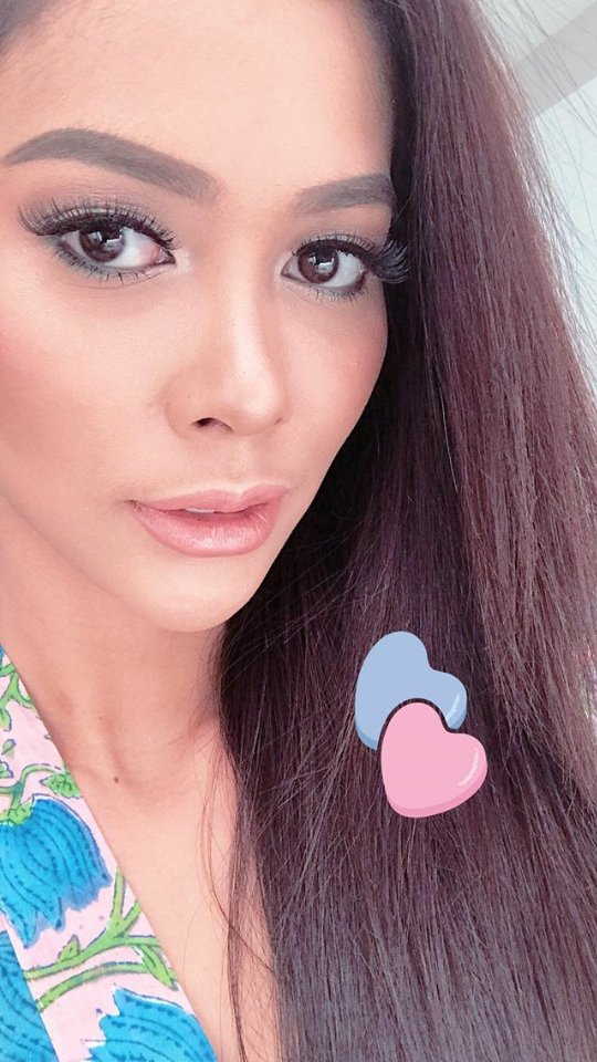 BagusCa02597303's tweet photo. Keep shining baby bunga #MissUniverse #Indonesia https://t.co/au9X4fnrmD