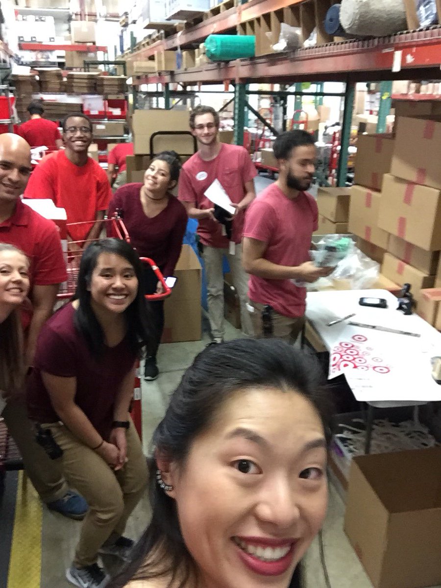 GenevieCo's tweet photo. REDcard early access promo with the SFS and OPU teams! 📦📦📦#makeshiphappen #gosales #guaranteedsales #pickpickpick #packpackpack @deehiltonTGT @ChadwickValerie @grassroots22 https://t.co/BmgMtAlPMZ
