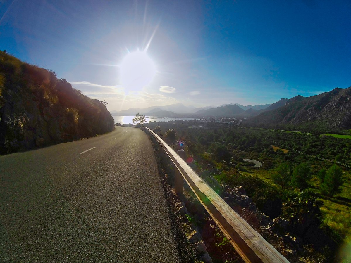 isawUKOfficial's tweet photo. Do you see it! It's just around the corner. The weekend is coming, time for a #roadtrip
Captured π· : by IG @baka_yaroo #isawcam
#FreeYourAction with ISAW https://t.co/9ATOhaunh4