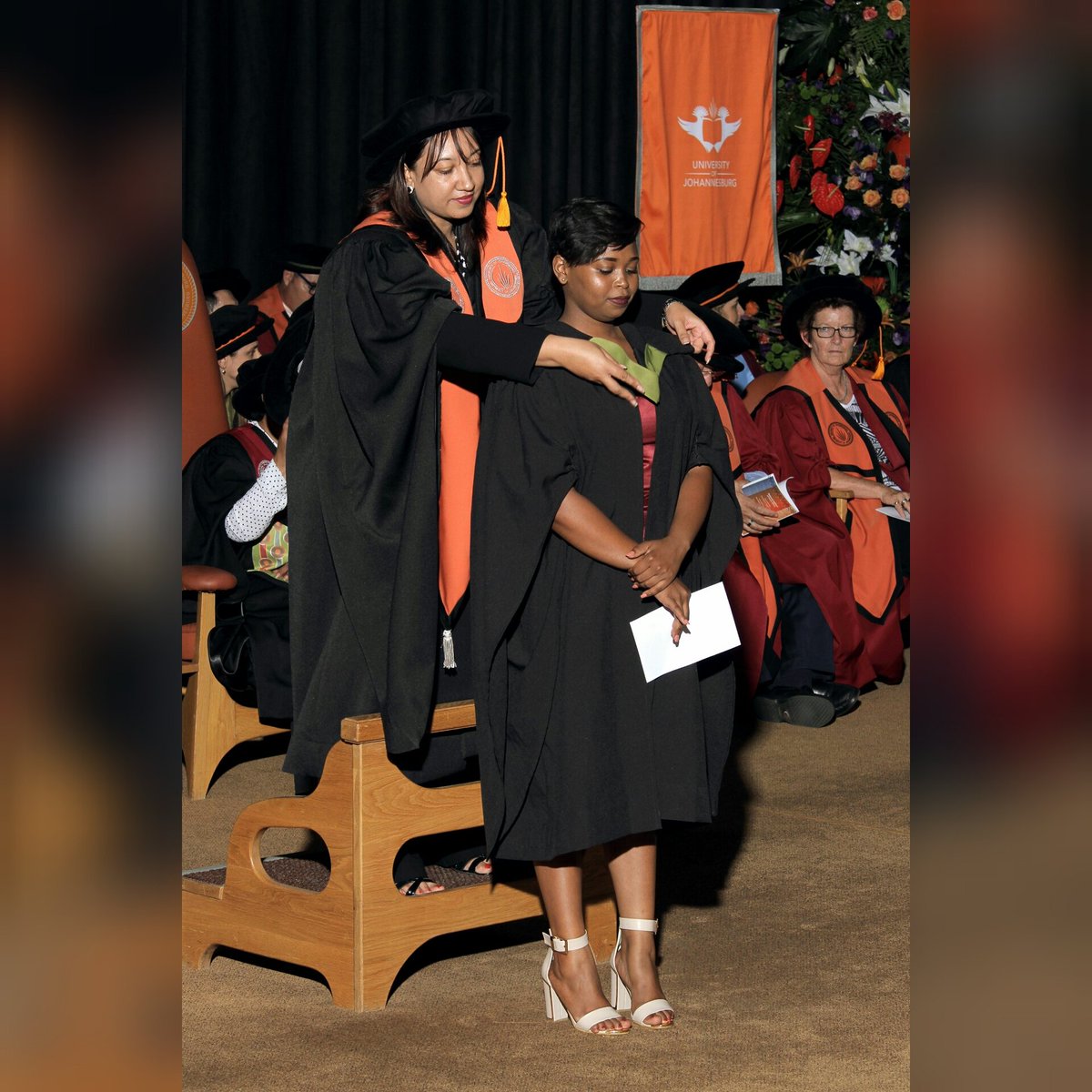 AluHoza_'s tweet photo. All by the grace of God....
#uMangwevu
#ujgraduate
#3April2017
#Throwback https://t.co/ywo9P0rdaU