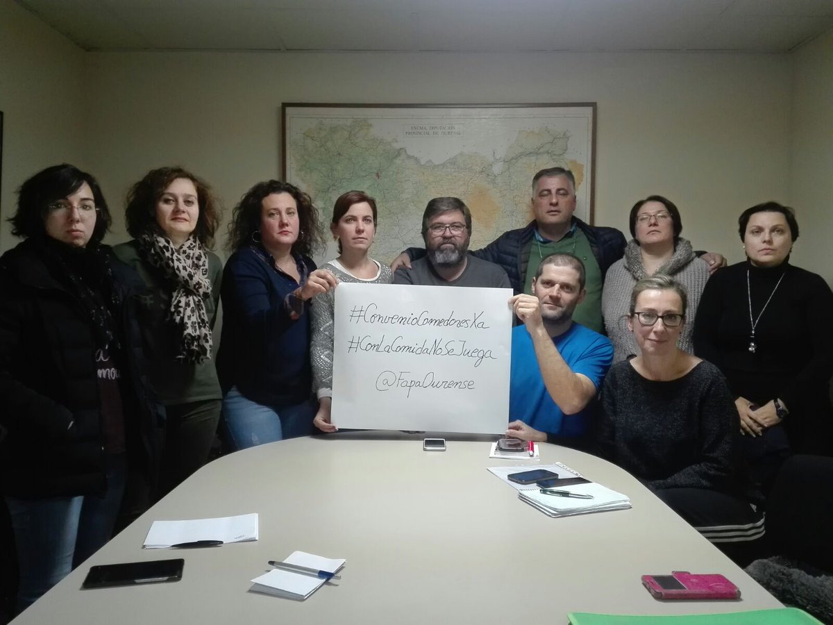 anpaceipvh's tweet photo. Onte tivemos renión da #MesaDeComedores para coordinar as accións reivindicativas para que o @OurenseConcello aprobe en tempo e forma e de maneira definitiva o #ConvenioComedoresXA porque #ConLaComidaNoSeJuega @fapaourense https://t.co/GqXDnT9OrZ