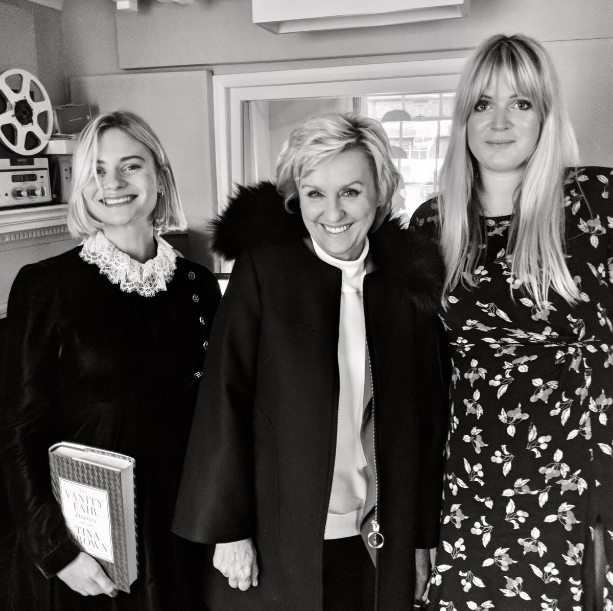 thehighlowshow's tweet photo. It’s a very special (&amp; quite meta) episode today with iconic editor &amp; CREATOR of high/low journalism, @TinaBrownLM. We discuss her memoir #VanityFairDiaries, Trump, Weinstein, #MeToo, the Kardashians, Princess Diana &amp; more > https://t.co/poYV49tND5 https://t.co/ebsIGSgpmF