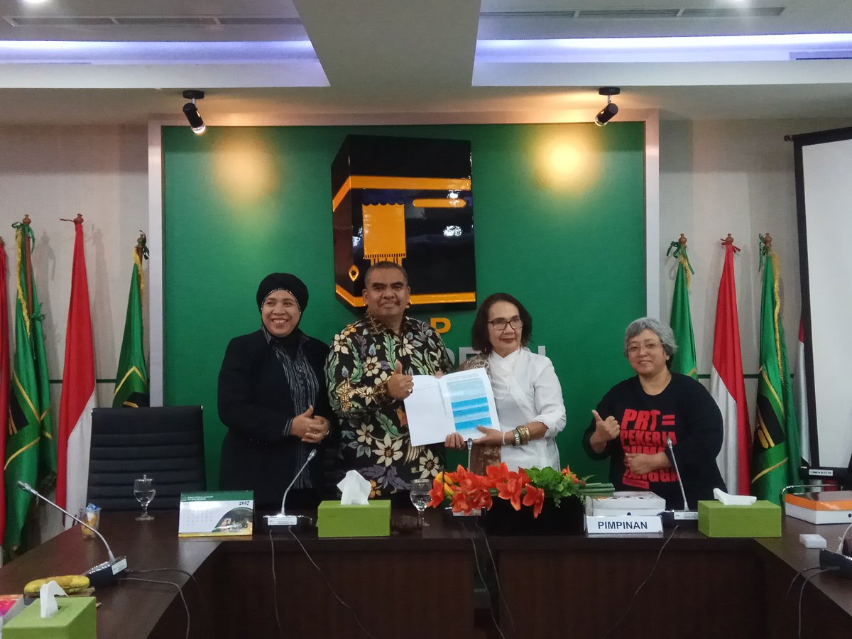 LeniSur87053803's tweet photo. Audiensi F-PPP
Terima kasih Pak Irgan,
Semogavmasih ada kesempatan untuk Revisi sehingga busa disisipkan RUUPPRT.
@bukan_PEMBANTU @jalaprt @KomnasPerempuan @the_magdalene @arindez @FPPP_MPRRI 
@sabinalunasanti @kondedotco @kowani1928 https://t.co/gySZGcBDyG