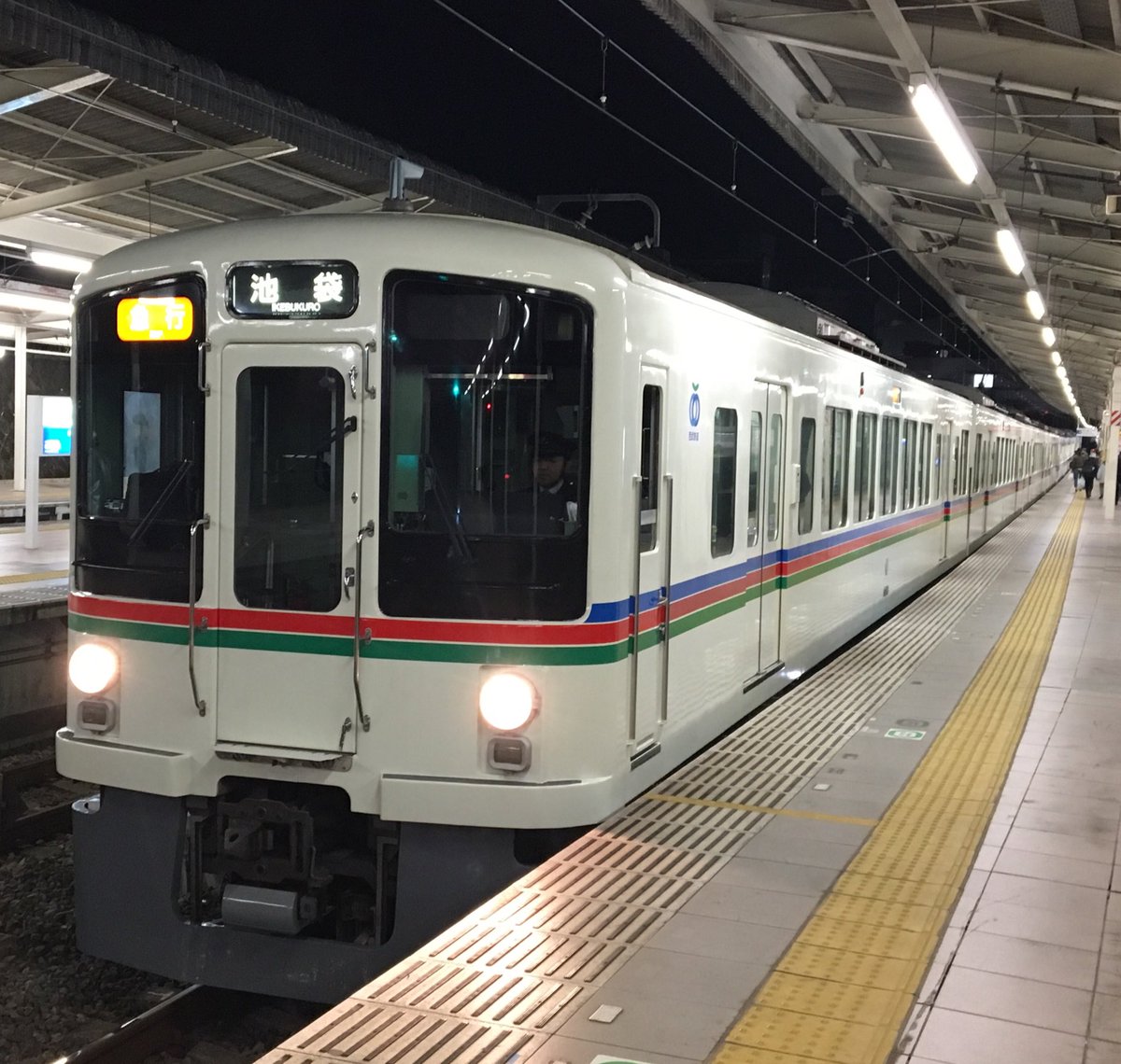 じゅん Twitterissa S Train 西武4000系の簡易リクライニングシート改造 でもいいかなー 車両限界は気になるけど ちなみに165系や153系急行の直角クロスシートを知っているおっさんとしては 転換クロスシートも贅沢シート なんです 185系初期や小田急nse車など じゅん Twitterissa S Train 西武4000系の簡易リクライニングシート改造 でもいいかなー 車両限界は気になるけど ちなみに165系や153系急行の直角クロスシートを知っているおっさんとしては 転換クロスシートも贅沢シート なんです 185系初期や小田急nse車など