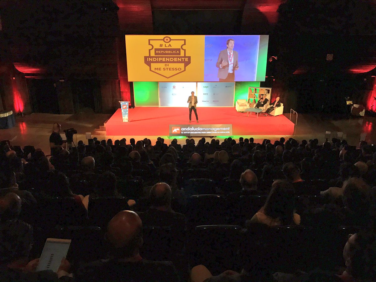 malaga's tweet photo. El escritor @JesusVega_ abre las ponencias de @AMcongreso, punto de encuentro del tejido empresarial andaluz hoy en #Málaga #AM2017 https://t.co/17f3ASkmDU