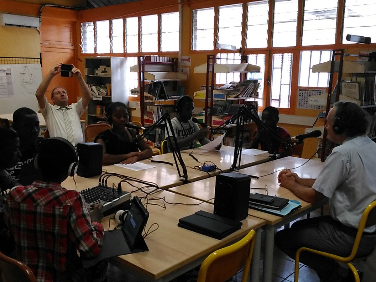 DraneMayotte's tweet photo. #webradio au collège de #Chiconi https://t.co/3x6n0vwsgB