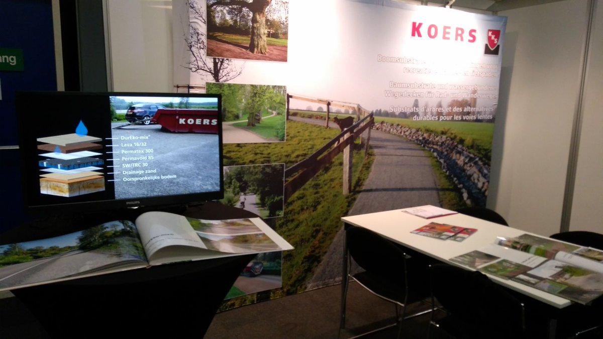 😀Vandaag op de beurs @VMP_NL (#Verkeer🚗, #Mobiliteit en #Parkeren) alles over onze #Halfverhardingen. Gezamenlijk met <a href="/TGS_Amsterdam/">TreeGroundSolutions</a> #Permavoid zorgen we voor waterbufferende💦 funderingsoplossing met daarop onze waterdoorlatende #Halfverharding. #vmenp <a href="/ExpoHouten/">Expo Houten</a>