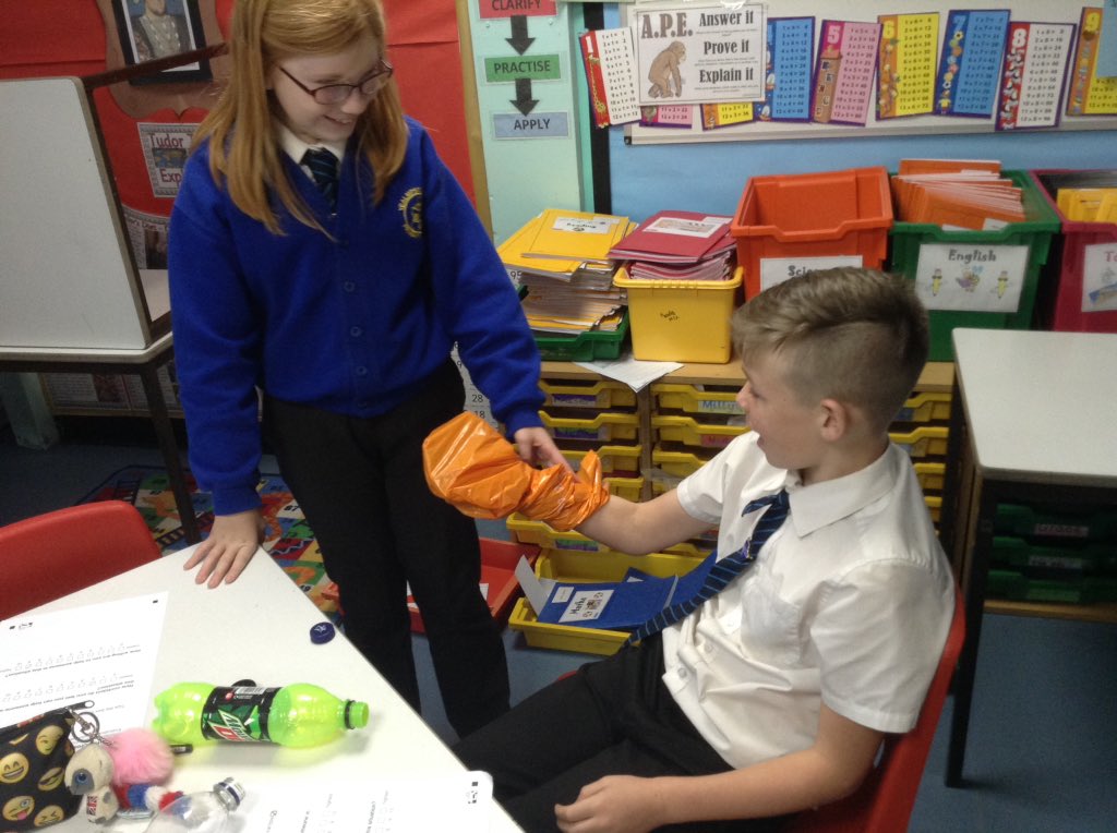 yfpsyr6's tweet photo. @BritishRedCross Thank you for the amazing workshops on first aid and refugee awareness. Come and ask us what we have learnt. #yfpslearning https://t.co/qRPv7nBmcB