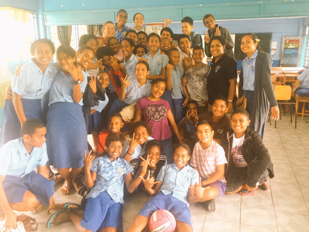 UnaRokoura's tweet photo. #NetGo Fiji 🇫🇯 Irene school visit ❤️❤️ @FijiNetball @NetballNZ https://t.co/7pKCWGNcJO