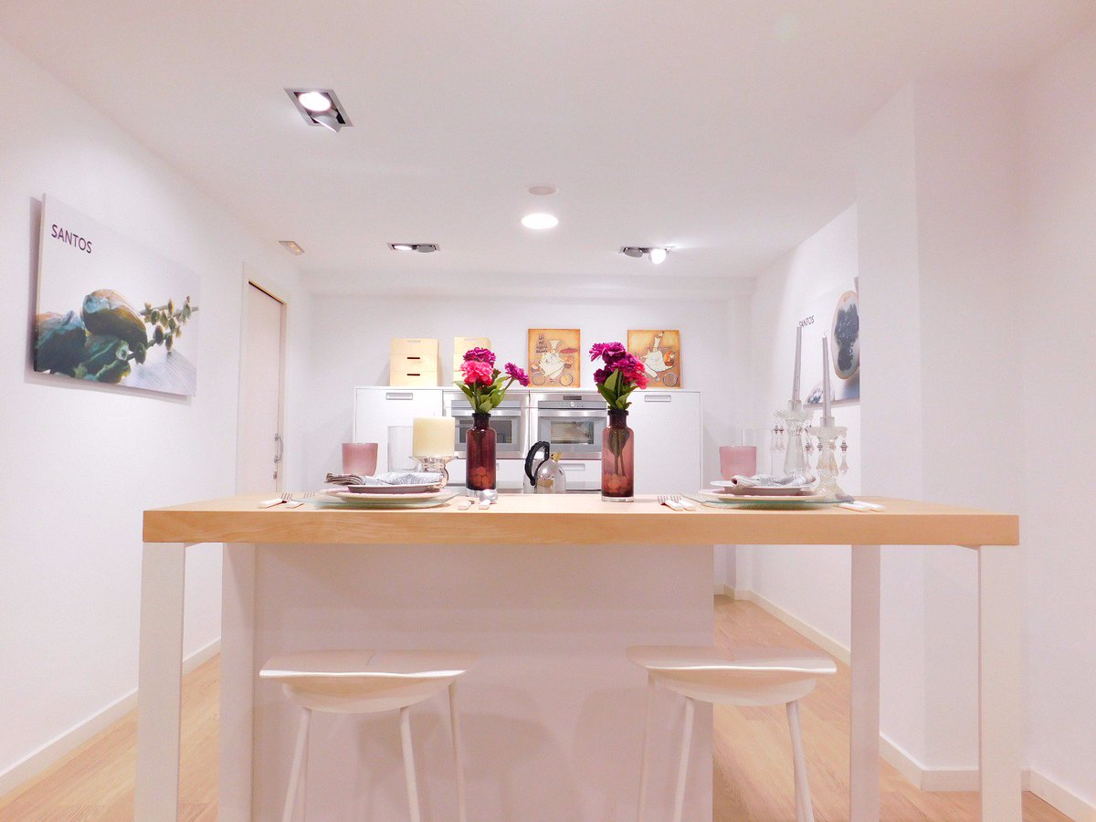1CUINA's tweet photo. El nostre showroom.#cuina1 #disseny #santos #espais #mobles https://t.co/jD5tLi8Rg7