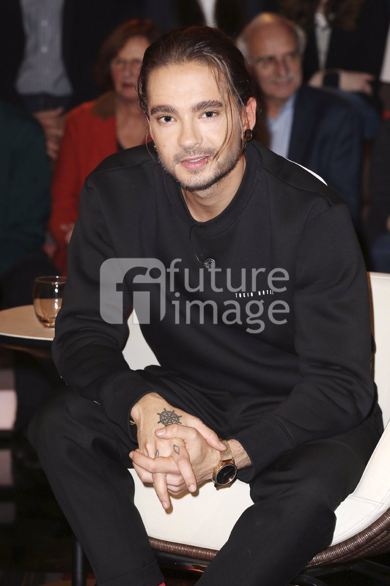 DPTiyeFW4AEF0O_.jpg (798×1200)