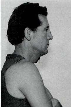 Dolo01's tweet photo. #ElvisHistory November 23.#ElvisHome This was the second night in a row that Jerry Lee Lewis appeared at the gates in the early morning. He was waving a gun and demanded to see.#Elvis.#Elvis1976 https://t.co/yBJBjxJ8IJ