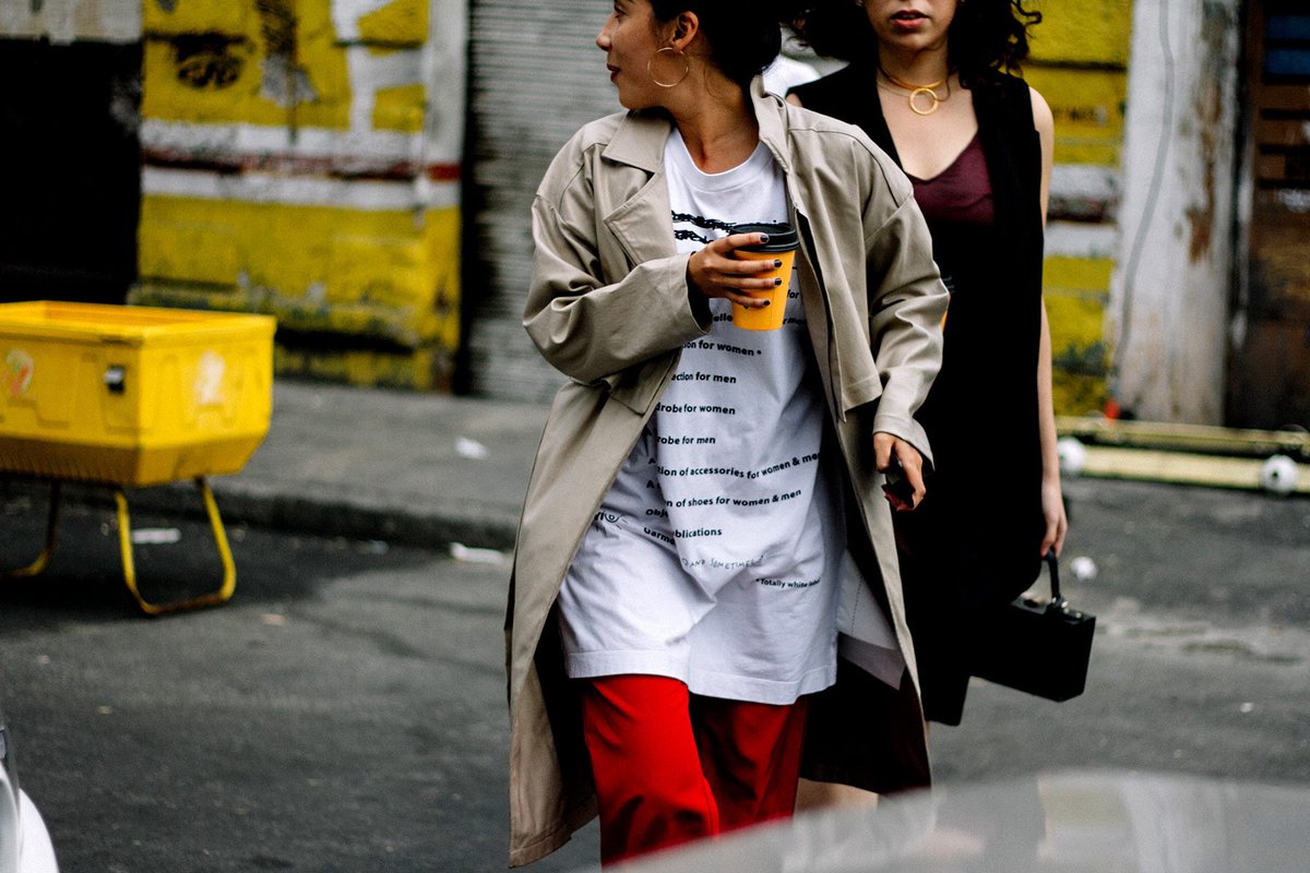 mbfwofficial's tweet photo. A throwback to #MBFWMexico and this power outfit of oversized tee, tomato red trousers and sleek trench. #MBFW #MercedesBenzFashion https://t.co/DSopxPxosZ