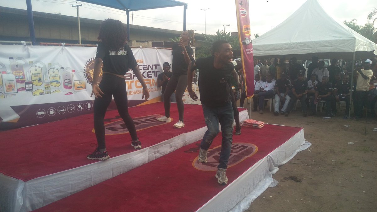 BraintouchPro's tweet photo. Dancer entertaining at the Mechanic meet ojota for #MRSLubricantMarketStorm @Mrsoil_ng https://t.co/rXkOy1UUfb