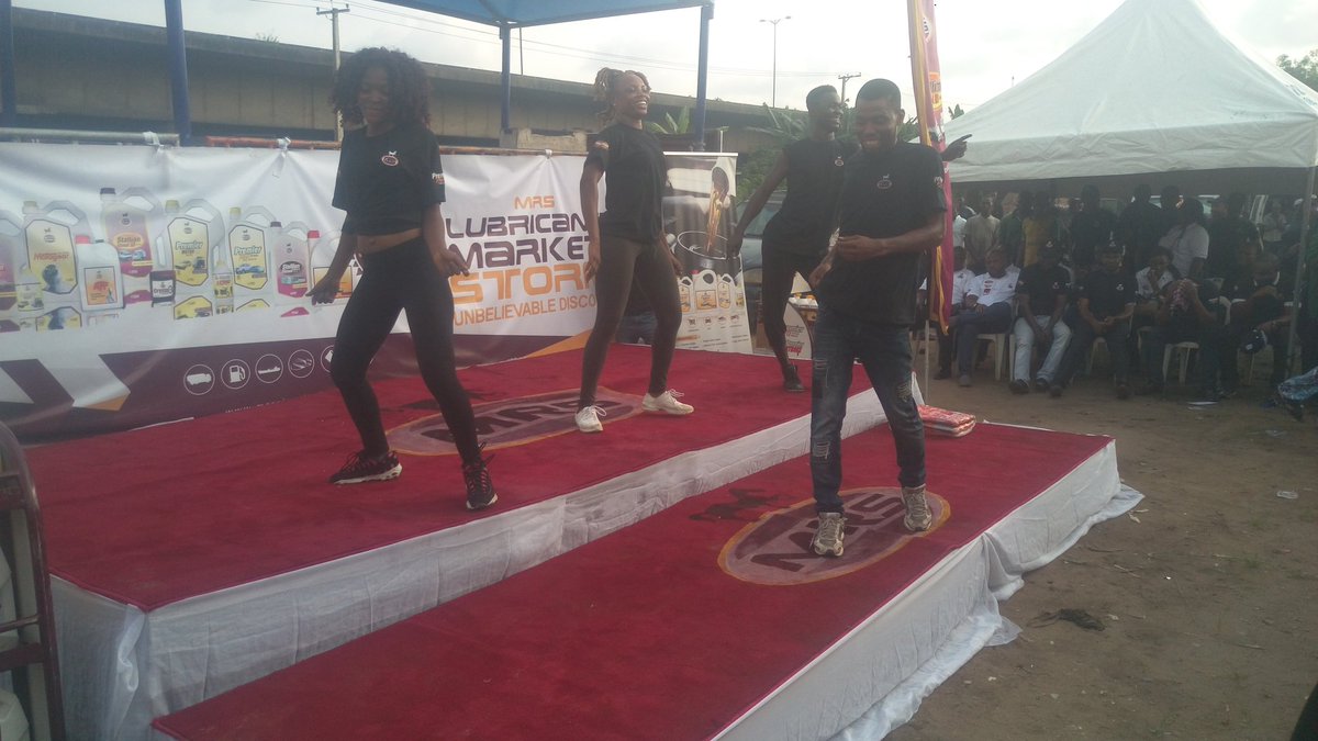 BraintouchPro's tweet photo. Dancer entertaining at the Mechanic meet ojota for #MRSLubricantMarketStorm @Mrsoil_ng https://t.co/rXkOy1UUfb