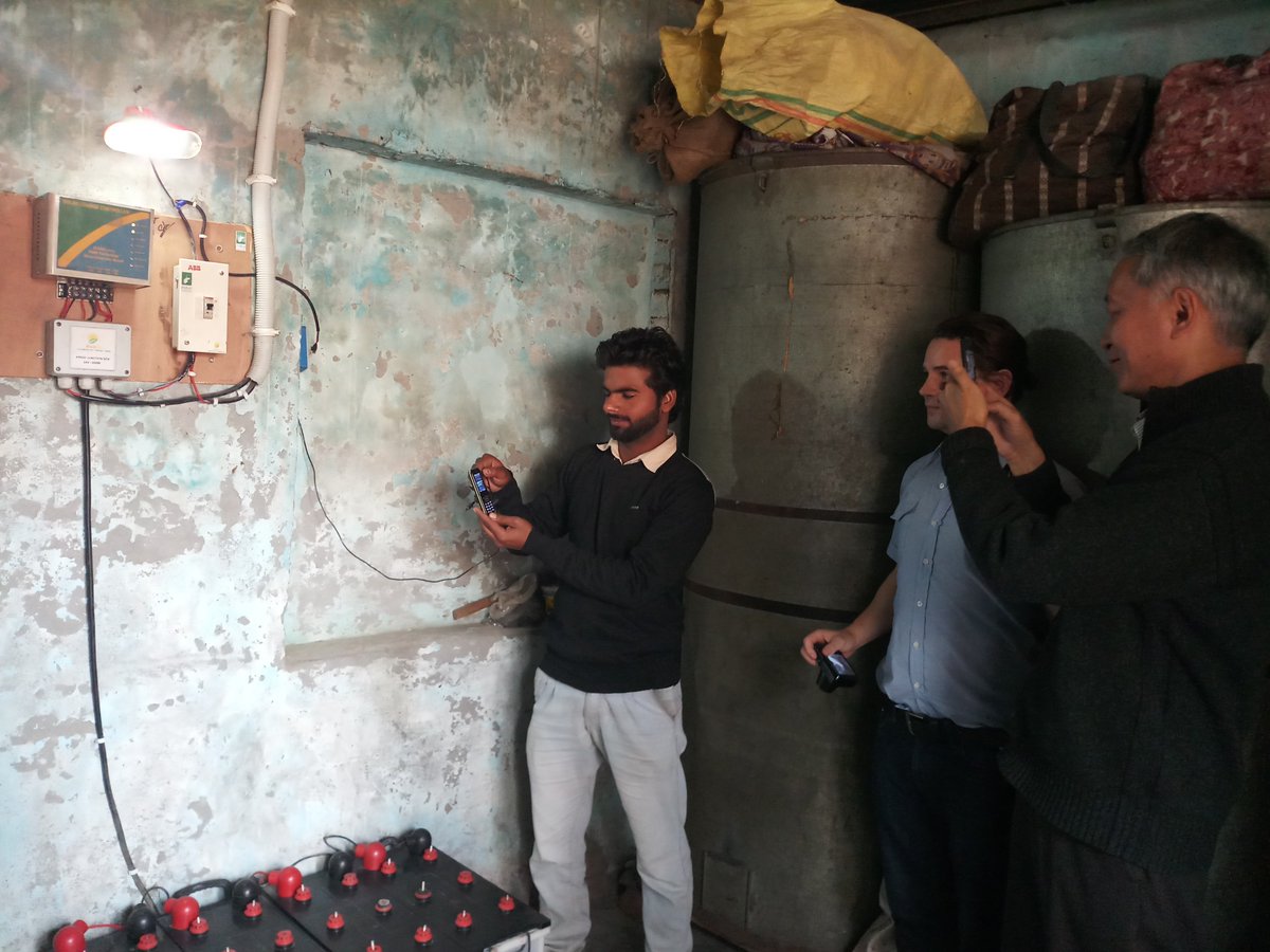 labl_teri's tweet photo. Thank you to Dr. @zhaiyongping with @energyforall for visiting #LaBL's DC #microgrid in Sondhebas, Uttar Pradesh on the 21st of Nov! #Solar #ruralelectrification https://t.co/UM4nryjwKA