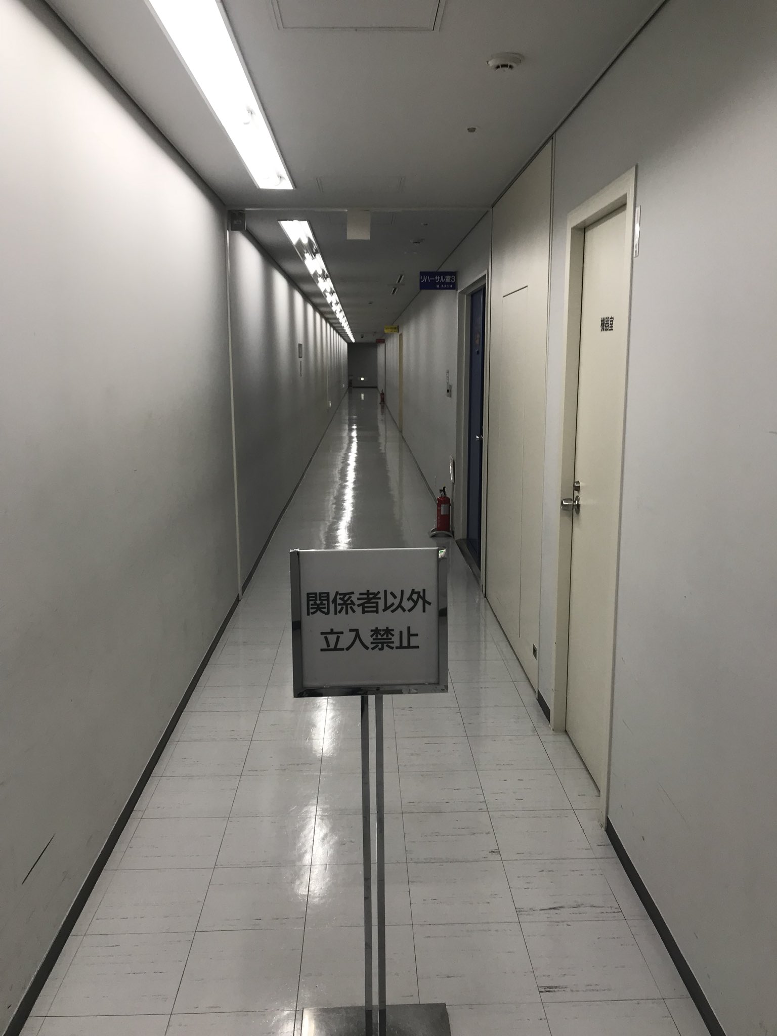 川島明 キャー 古畑任三郎の第１１話 さよなら Dj で中浦たか子 桃井かおり さんがダッシュしてた廊下よー 今にも サントワマミーが聴こえてきそうだわー 聖地巡礼 赤い洗面器の男 T Co Htvpqzidjj Twitter