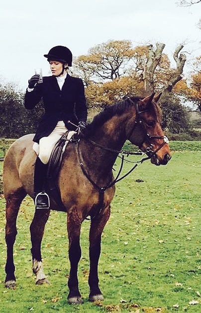 Miss_England88's tweet photo. When your out with the #newforest #hounds and your pony looks great but you run out of #port ๐ฅ๐ #topmeup #greatday #newforestpony #commoninglife https://t.co/vn8QpUXEqx