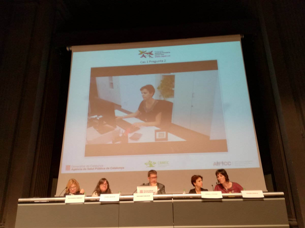 CarmenCabezas10's tweet photo. Taula de casos clínics a la VIII Jornada del #papsf  a #Girona #APsensefum preparant els nous casos pel curs online https://t.co/q2J7zCwJ2T