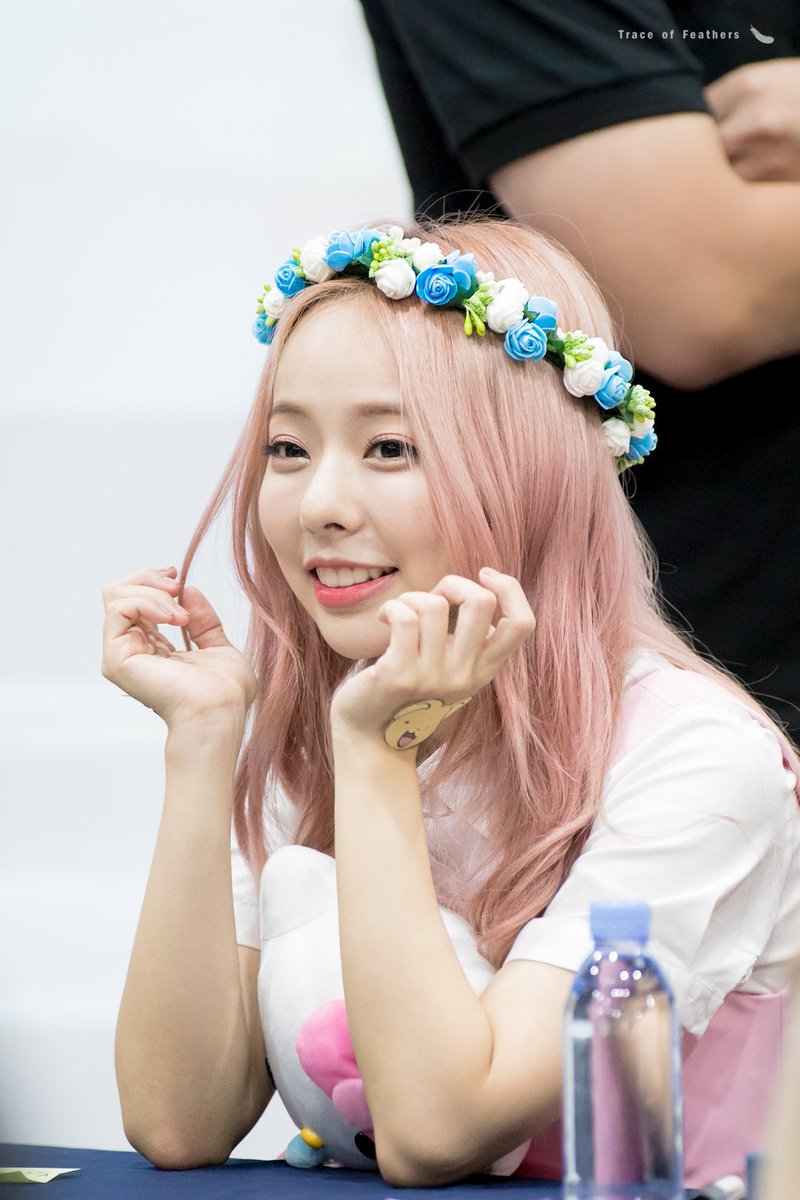TraceofFeathers's tweet photo. 170903 홍대 와이즈파크

I Want to See You.

#이달의소녀 #LOOΠΔ
#이달의소녀1Δ3 #LOOΠΔ1Δ3
#비비 #ViVi 
@loonatheworld https://t.co/leHrOXUzPh