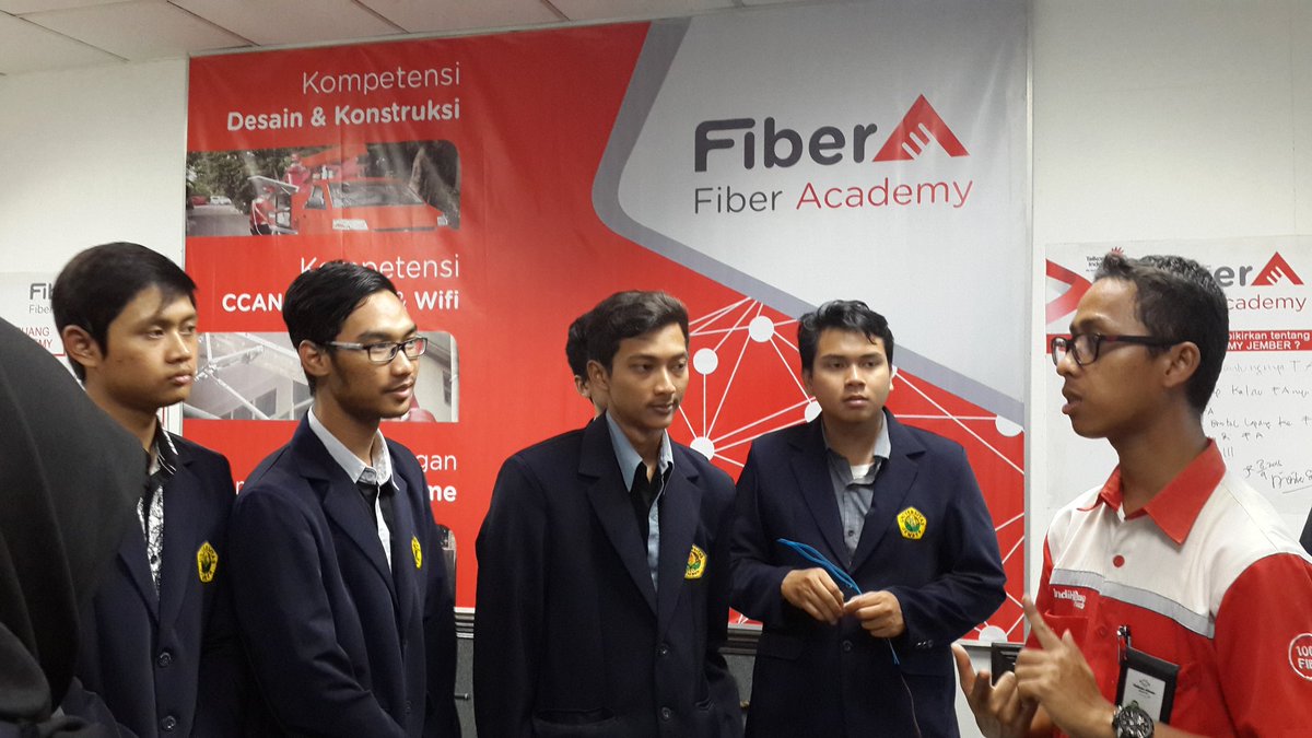 rizka_muchtar's tweet photo. Mahasiswa Teknik Elektro @Official_Unej field trip @WitelJember asah pengetahuan fiber optic di laboratorium ALA @telkomaksesid
#JRTREGV
@_funtastic5_ https://t.co/eroIObPzV9